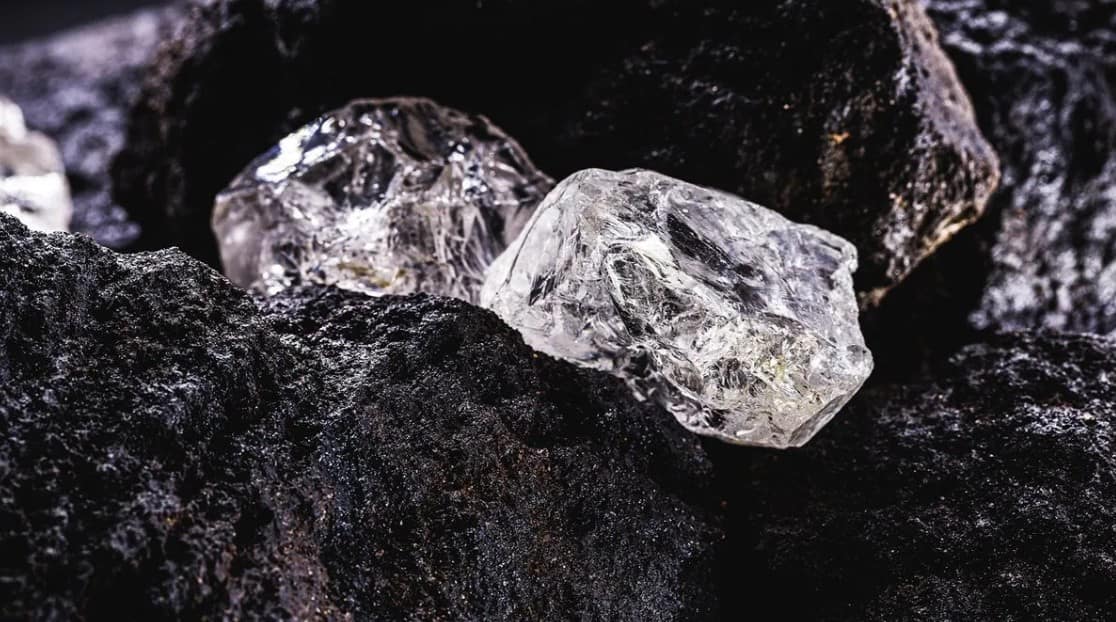 Angola Proposes to Buy Anglo American’s 85% Stake in De Beers