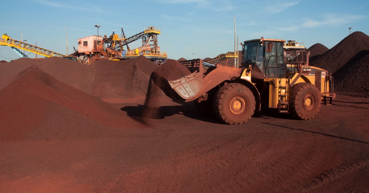 Iron Ore Prices Fall 2% Amid Weak Steel Demand and China Slowdown