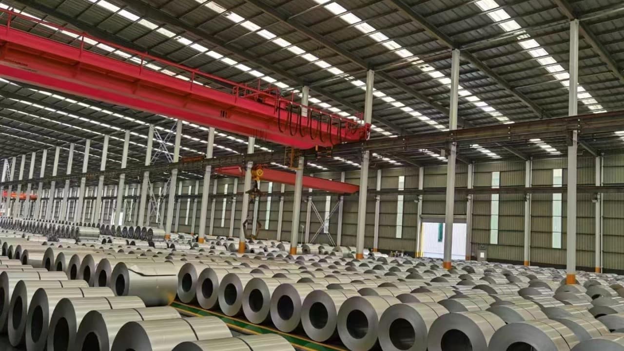 US Reduces Imports of Rolled Steel by 11.8% in April 2025