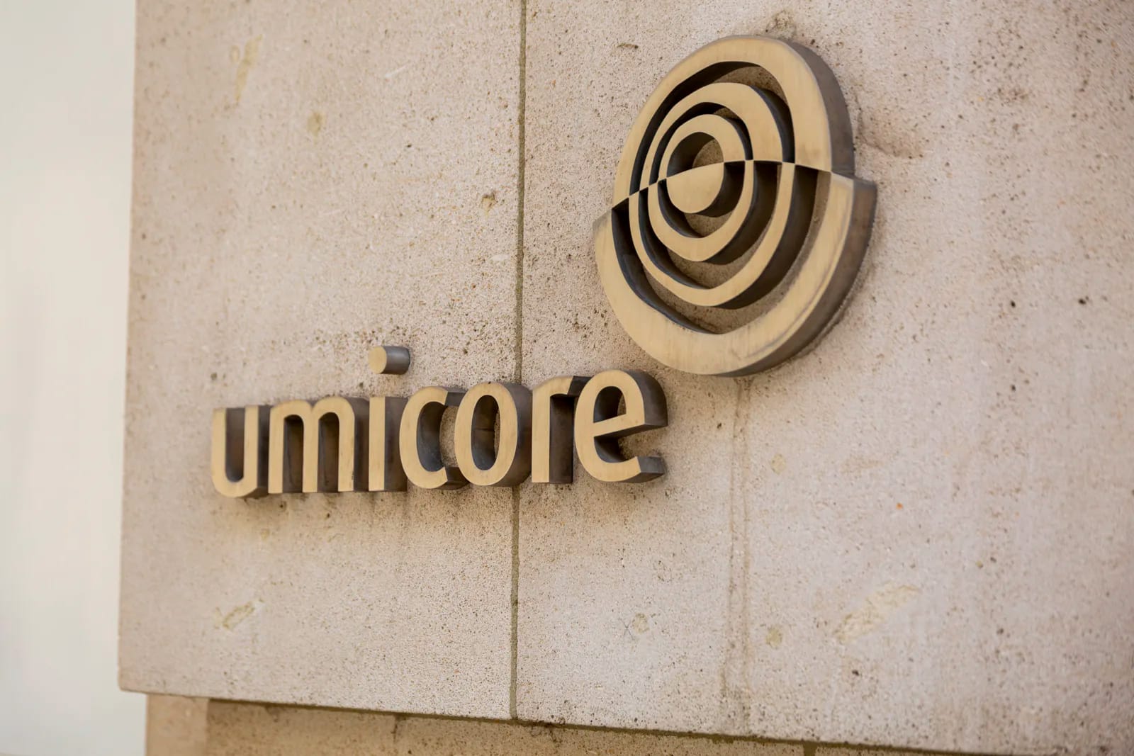 Umicore Boosts Revenue, Returns to Profitability