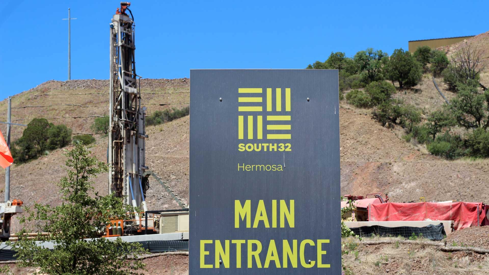 South32 restarts manganese exports from its Gemco mine after Cyclone Megan, signaling a key supply chain recovery.