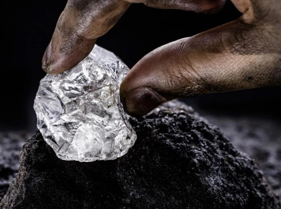 China’s Lithium Market Grows with Strategic Mining Acquisitions Amid EV Boom